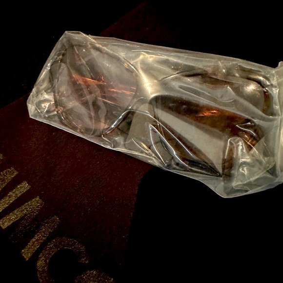 Mimco Majesty Sunglasses - Picture 8 of 12